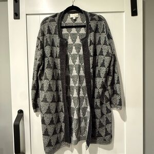 14th & Union Black and Gray Geometric Cardigan